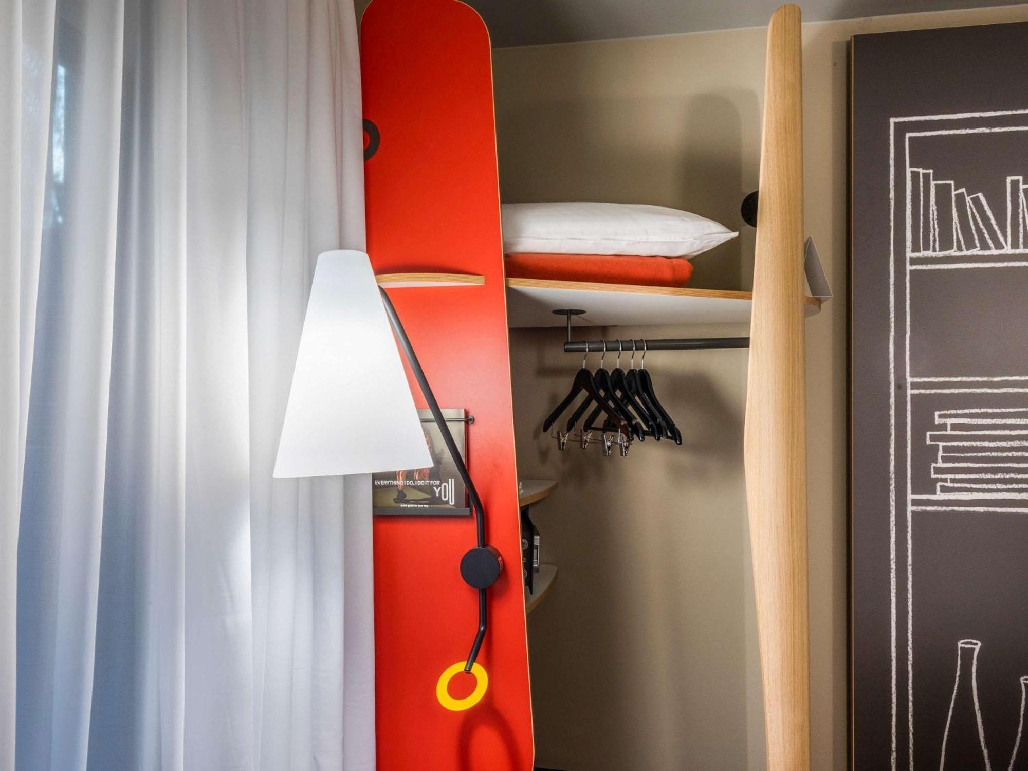 Ibis Hotel *