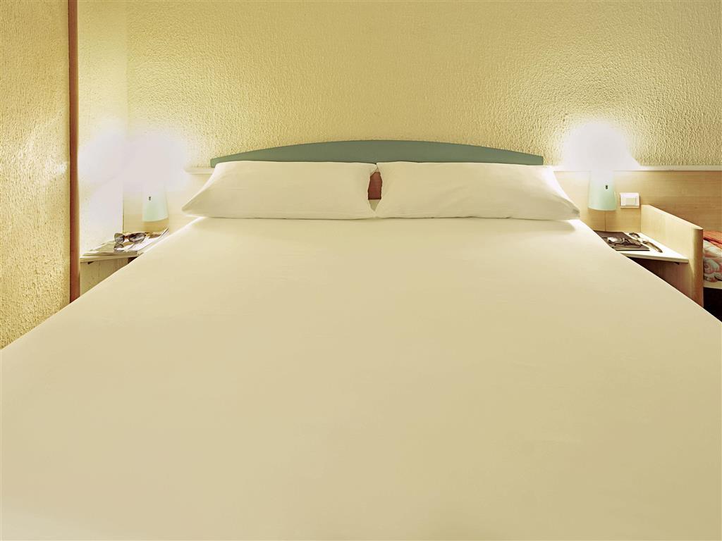 Ibis Hotel *